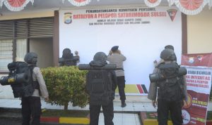 Wujudkan Zona Integritas WBK dan WBBM, Seluruh Personel Brimob Batalyon A Pelopor tanda tangani Pakta Integritas. Personil Brimob Batalyon A Pelopor Tanda Tangani Pakta Integritas Wujudkan Zona WBK dan WBBM