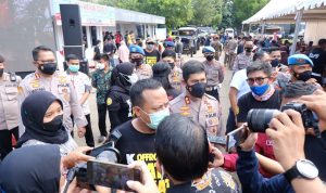 Kapolda Sulsel Tinjau Vaksinasi Massal Yang Digelar Pengda IOF Sulsel Yang Berkolaborasi Dengan Polda Sulsel