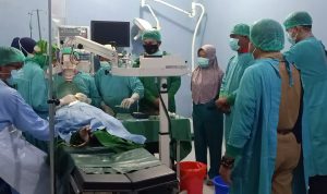 Kabid Humas Polda Sulsel Besuk Korban Kekerasan Terhadap Anak