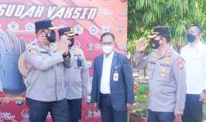 Wakapolda Sulsel Tinjau Gelora Vaksinasi Pelajar SMKN 02 Makassar yang Digelar Akpol 1998