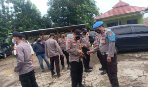 Apel Pagi, Kapolsek Bontonompo Lakukan Pemeriksaan Senpi Personil