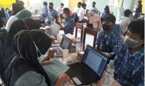 Polda Sulsel Laksanakan Vaksinasi Massal Di SMAN 14 Makassar