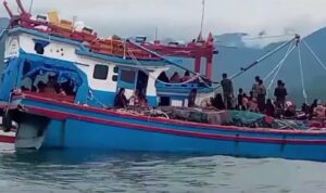 Bantuan Diberikan kepada Imigran Rohingya Terombang-Ambing di Perairan Aceh Selatan