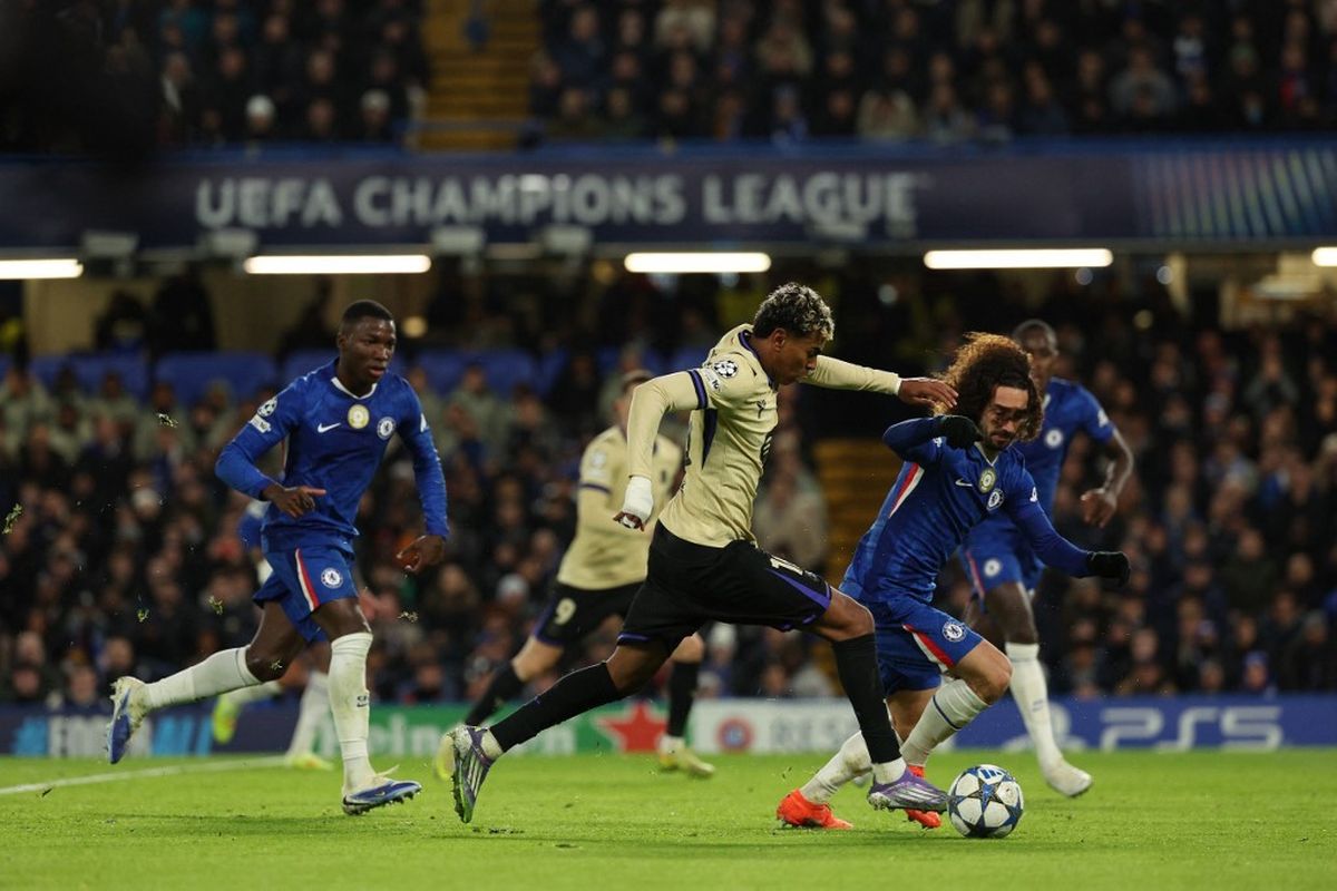 Marc Cucurella Redam Lamine Yamal saat Chelsea Kalahkan Barcelona 3-0