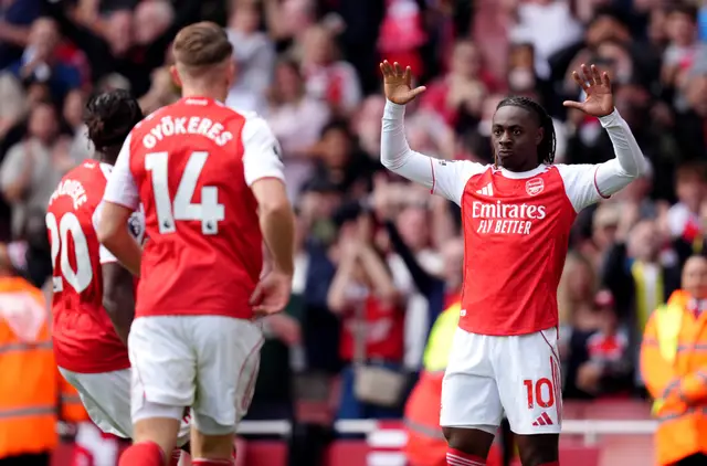 Dua gol Noni Madueke dan satu gol Gabriel Martinelli memastikan Arsenal memuncaki klasemen dengan 18 poin.