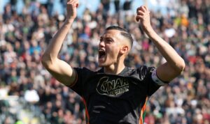 Jay Idzes Manusia 10 Juta Euro: Bek Timnas Indonesia Cetak Sejarah di Serie A